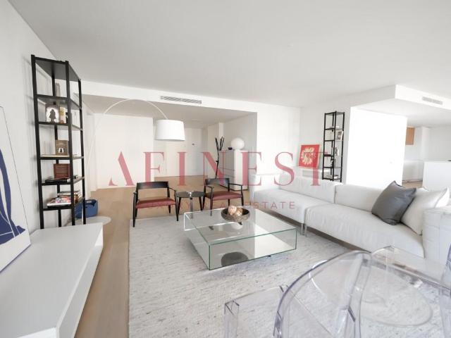 Apartamento T3 Com Logradouro E Estacionamento, Olivais 200m² Santa Maria dos Olivais