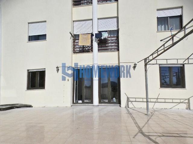 Apartamento T3 com logradouro em Setúbal