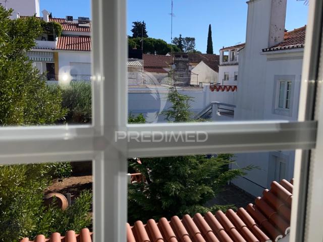 Apartamento T3, com Loja no centro de Vila Viçosa