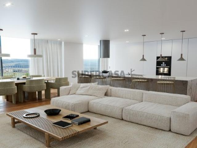 Apartamento T3 com lugar de garagem duplo no centro histórico da Feira