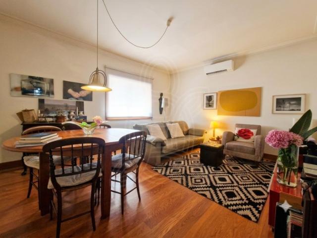 Apartamento T3 com sótão e garagem na zona histórica de Coimbra