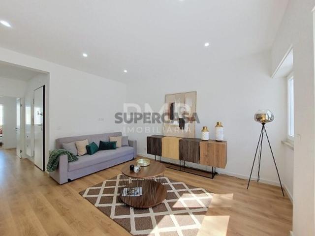 Apartamento T3 com suíte, arrecadação de 12m²