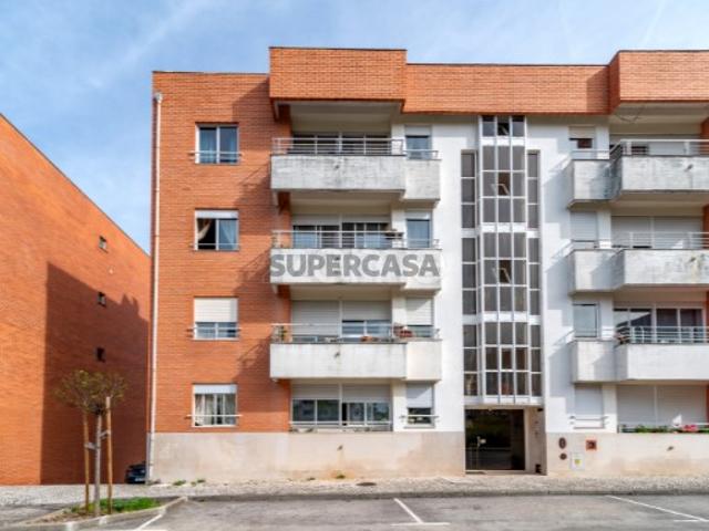 Apartamento T3 com Suite, Garagem e Arrumo Privado