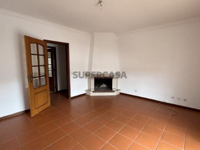 Apartamento T3 com suíte e varandas em São Silvestre, Coimbra