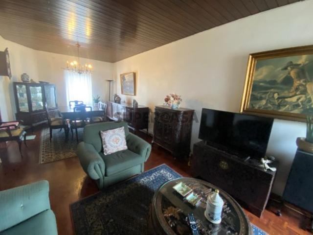 Apartamento T3 com suíte no Monte do Estoril | Excelente potencial de remodelação e com forte potencial de valorização | Não perca a oportunidade, marque já a sua visita!
