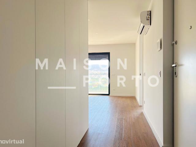 Apartamento T3 com Suite, Varanda e Box em Aguas Santas, Maia