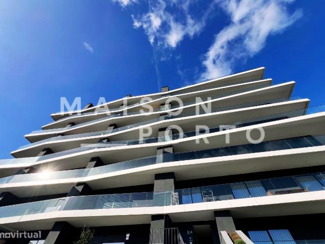 Apartamento T3 com Suite, Varanda e Box em Aguas Santas, Maia