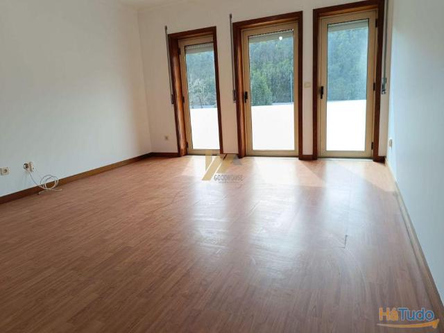 Apartamento T3 com parcela de terreno | 26083468697