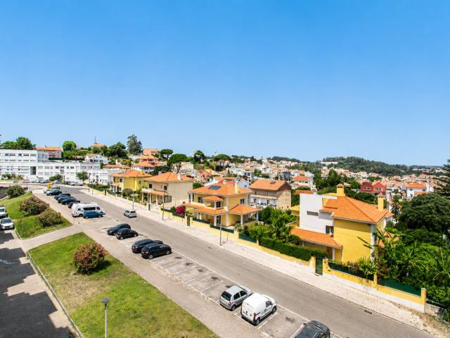Apartamento T3 com Parqueamento e Arrecadação | Rio de Mouro