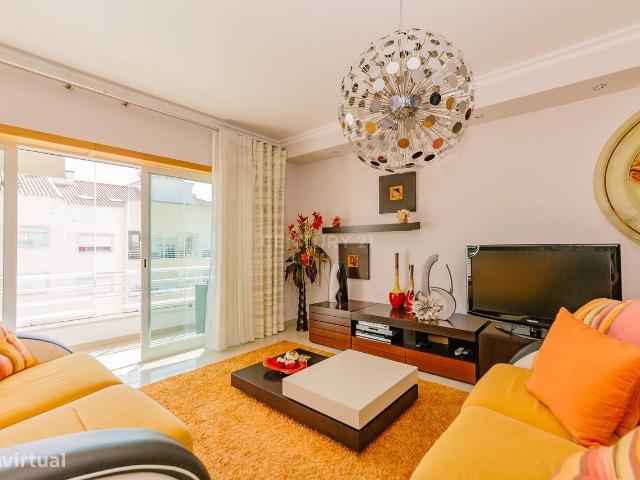 Apartamento T3 com Parqueamento e arrecadao Montijo