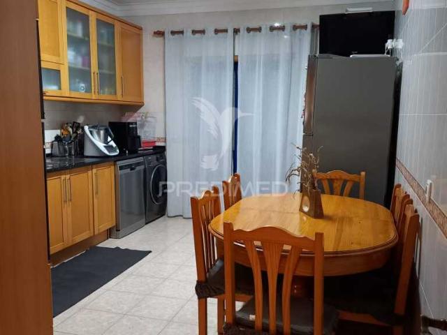 Apartamento T3 com Parqueamento e Logradouro, Baixa da Banheira
