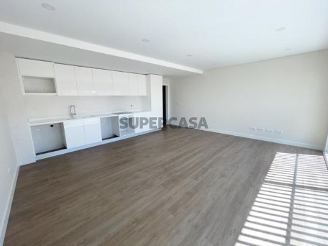 Apartamento T3 novo com parqueamento e terraço de 106m2 Costa de Caparica