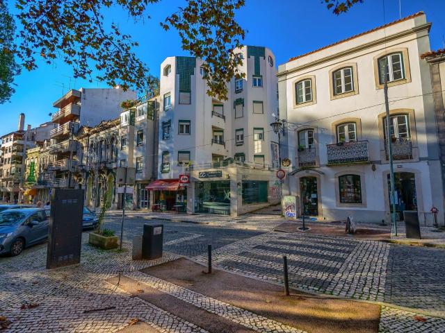 Apartamento T3 com parqueamento frente ao Parque D. Carlos I