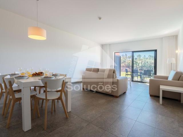 Apartamento T3 com Piscina e Garagem