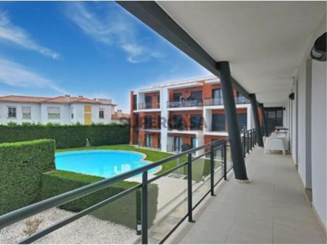 Apartamento T3, com Piscina e Garagem Fechada, a 5 Minutos das Praias de Porto Dinheiro e Valmitão