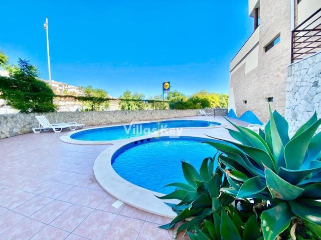Apartamento T3 com piscina e garagem, perto do centro de Lag. 115m² Lagos santa maria
