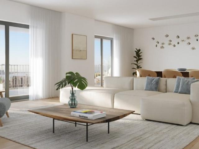 Apartamento T3 com Piscina e Terraço, em Miraflores