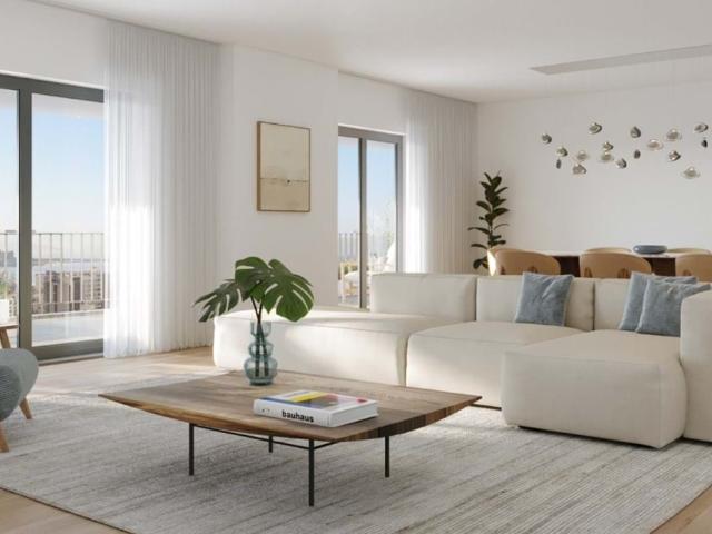 Apartamento T3 com Piscina e Terraço, em Miraflores