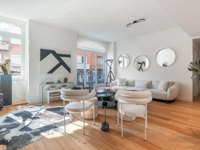 Apartamento T3 com Piscina e Terraços no Coração de Lisboa