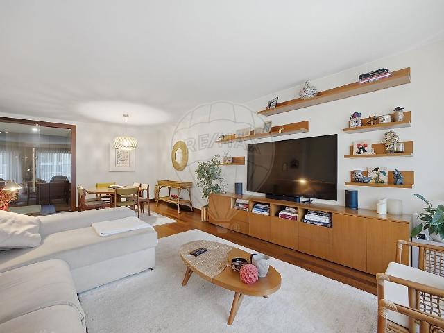 Apartamento T3 com Piscina, Ginásio e Jardim