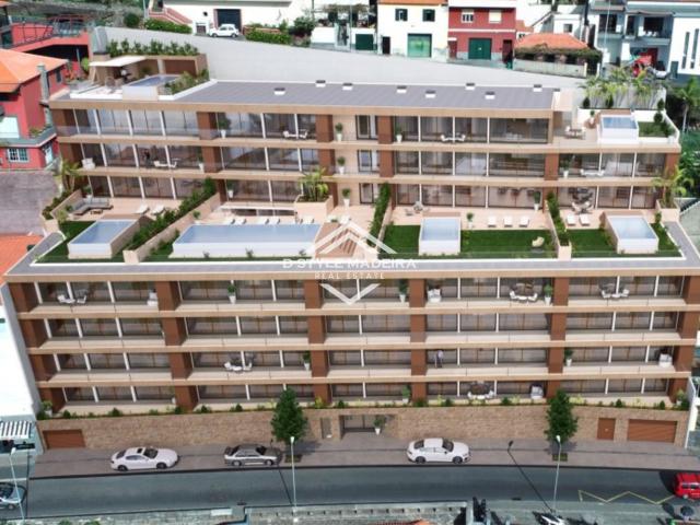 Apartamento T3 com piscina privada e vista mar em Câmra de L. 149m² Câmara De Lobos