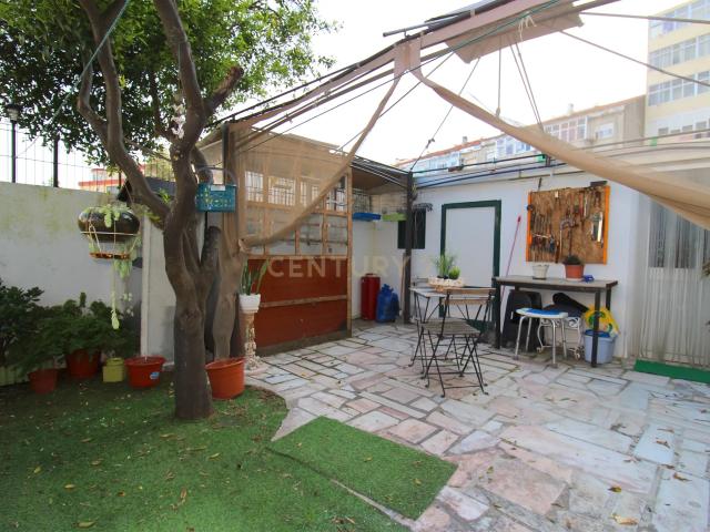 Apartamento T3 com Quintal em Amora