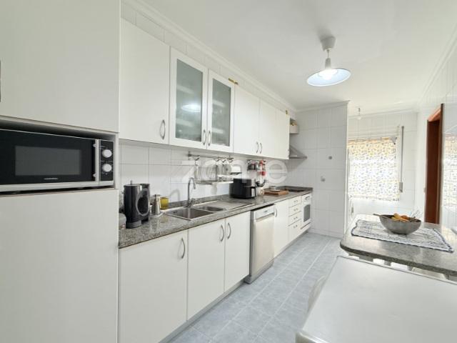 Apartamento T3 com terraço, Castêlo da Maia