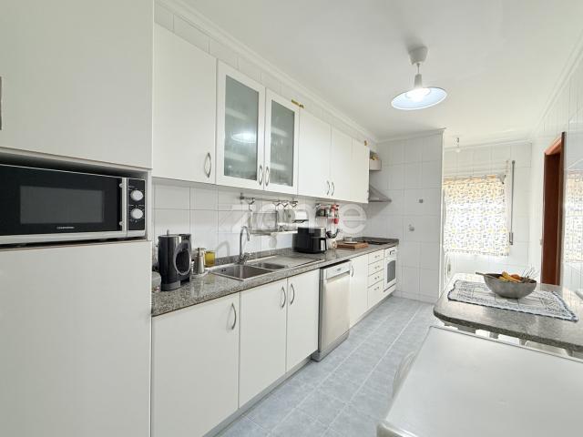 Apartamento T3 com terraço, Castêlo da Maia