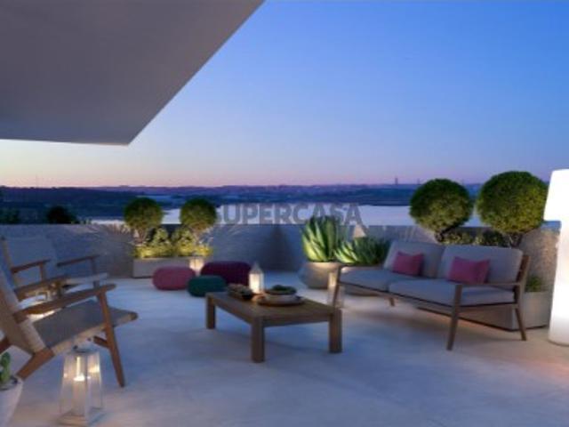 Apartamento T3 com terraço Colina do Outeiro, Seixal