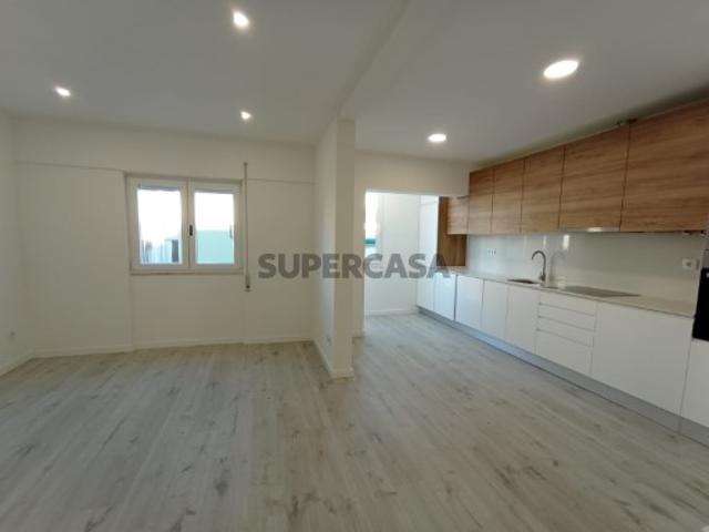 Apartamento T3 com Terraço e Churrasqueira