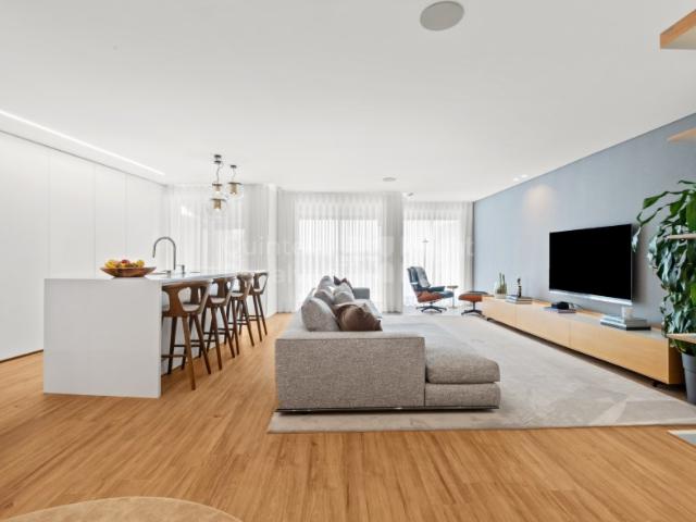 Apartamento T3 com terraço e estacionamento em Cascais