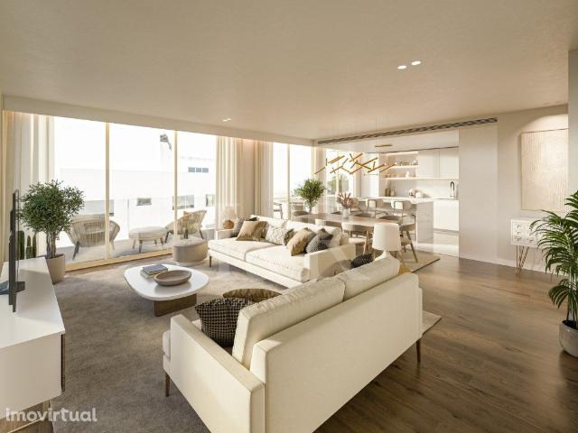 Apartamento T4 com terraço e vista mar em Cascais