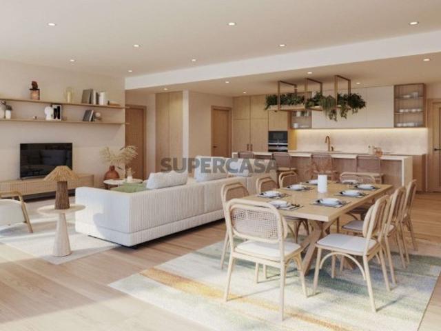 Apartamento T3 com terraço e estacionamento em Carcavelos