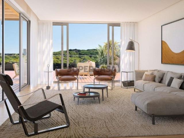 Apartamento T3 com terraço entre Monsanto e Miraflores