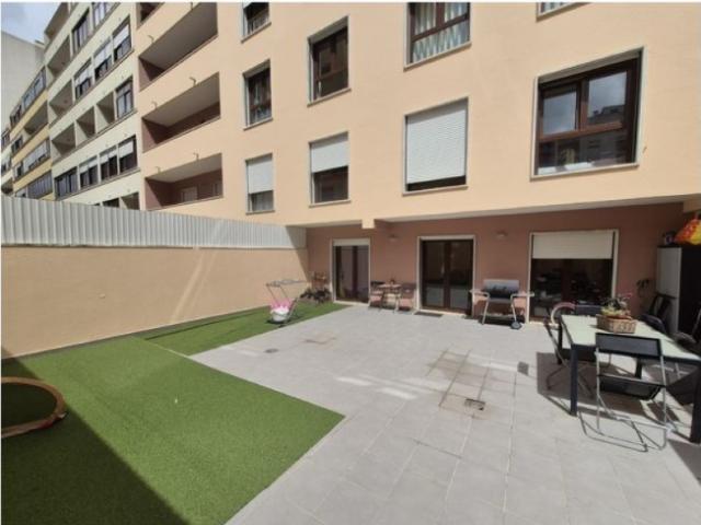 Apartamento T3 com Terraço e 2 Parqueamentos em Alfragide