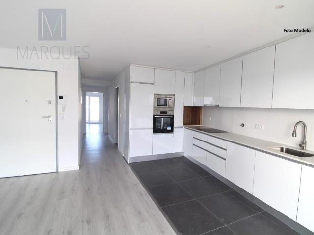 Apartamento T3 com Terraço em Santa Marta do Pinhal Corroi. 96m² Corroios