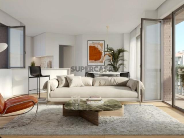 Apartamento T3, com terraço, lugar de garagem e arrumo, no Bonfim, Porto