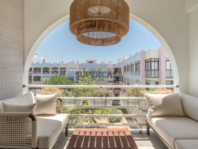 Apartamento T3 com terraço, na Costa da Caparica, Almada