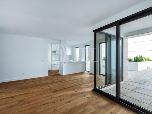 Apartamento T3 com terraço na Graça, em Lisboa