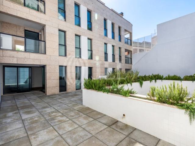 Apartamento T3 com terraço na Graça, em Lisboa