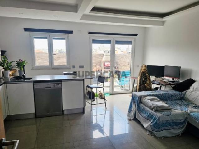 Apartamento T3 com terraço no Feijó