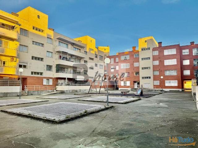 Apartamento T3 com Terraço, Parqueamento e Arrecadação ? Alhos Vedros, Moita | 26064074516