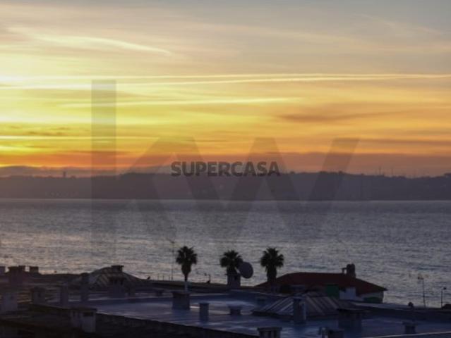 Apartamento T3 com terraço perto do centro histórico de Paço de Arcos, Oeiras