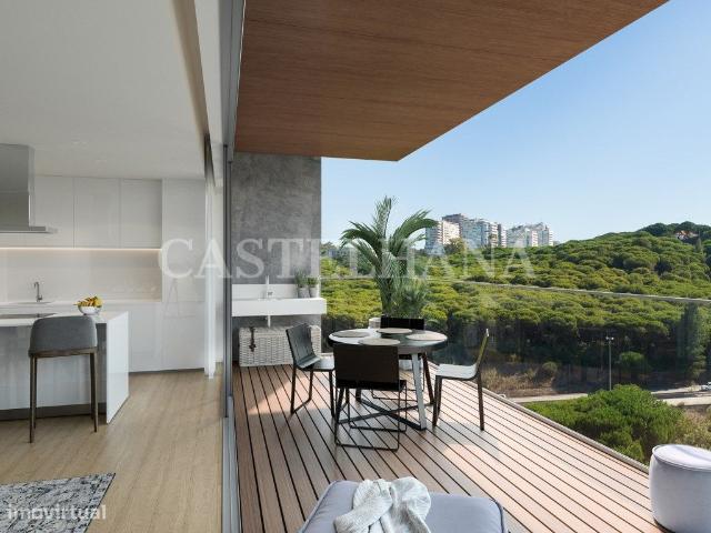 Apartamento T3 com terrao em condomnio privado em Miraflores