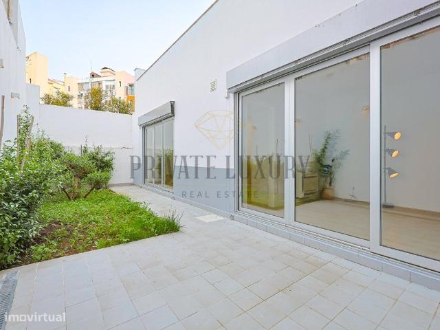 Apartamento T3 com terrao em Lisboa para investir em AL