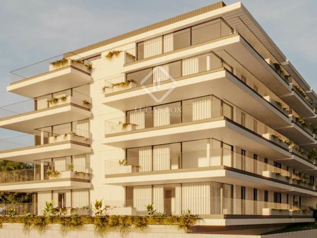 Apartamento T3 com uma área total de 179,6 m2, distribuído d. 145m² Vila Nova De Gaia Santa Marinha