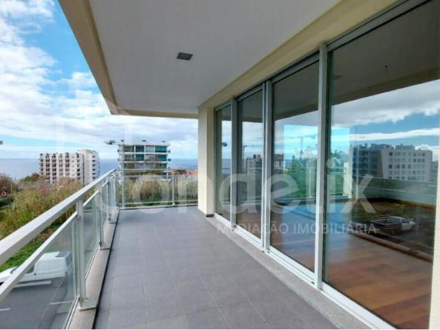 Apartamento T3 com uma excelente varanda no Funchal 101m² São pedro funchal