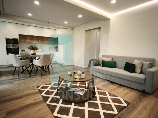Apartamento T3 com varanda totalmente renovado e vista para o Monsanto Benfica