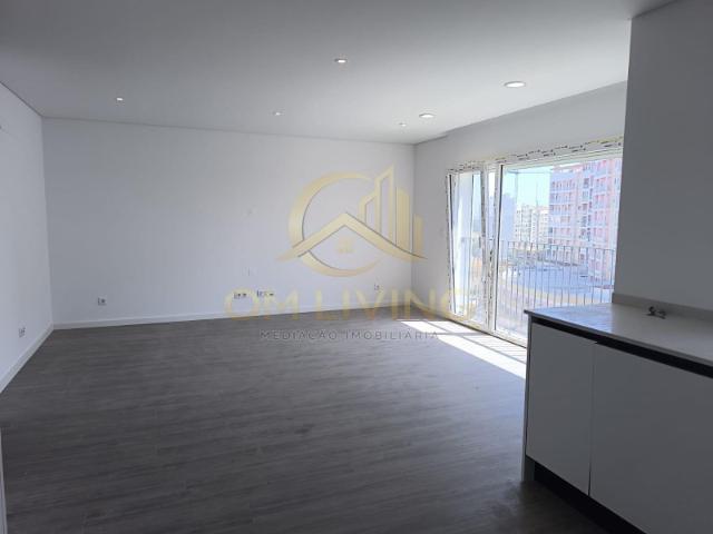 Apartamento T3 com Varanda e Arrecadação