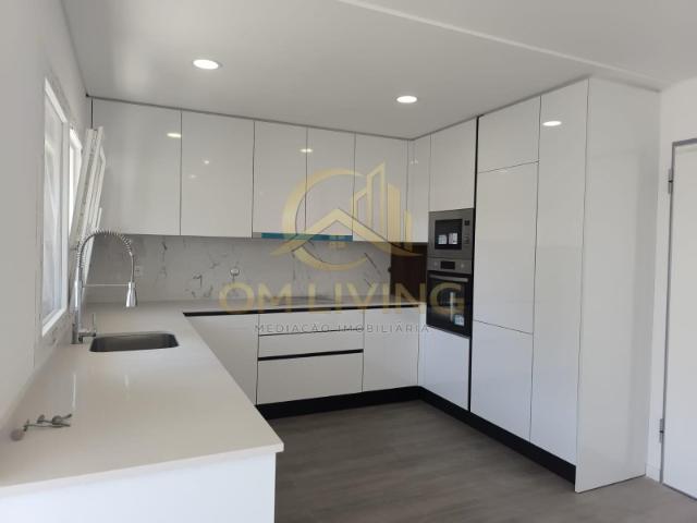 Apartamento T3 com Varanda e Arrecadação